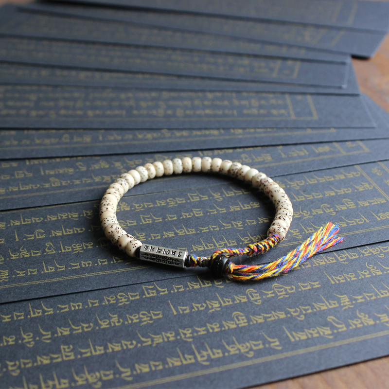 Pulseira em Prata Tibetana e Sementes Bodhi